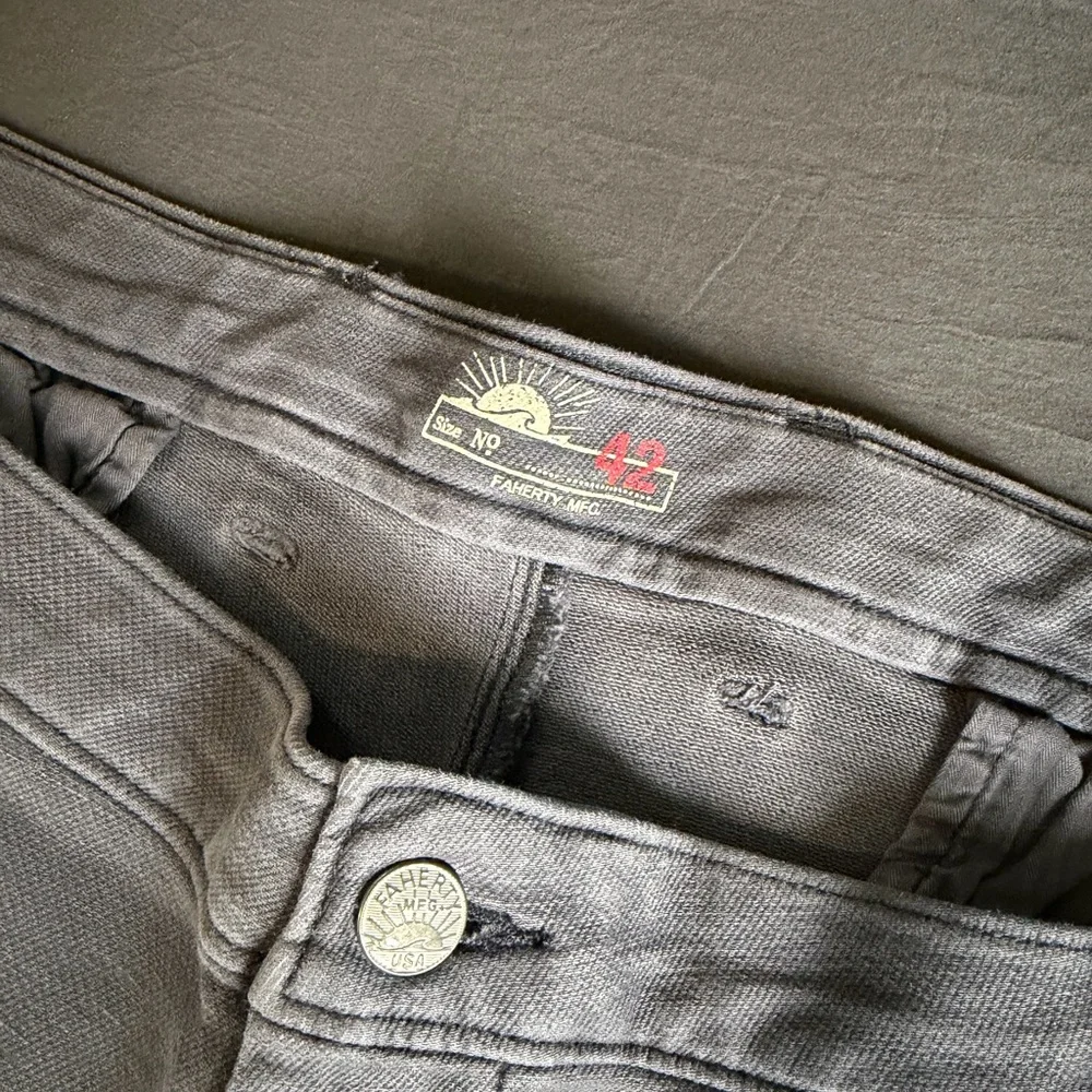 Faherty Men's Flat Front Shorts in Light Gray